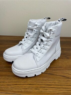 Dr. Martens Combs W White Canvas Platform Combat Boots Women’s Sz 7 AW004